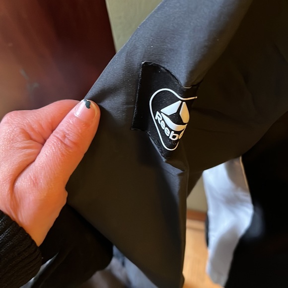 NWOT Reebok Windbreaker - Picture 2 of 5
